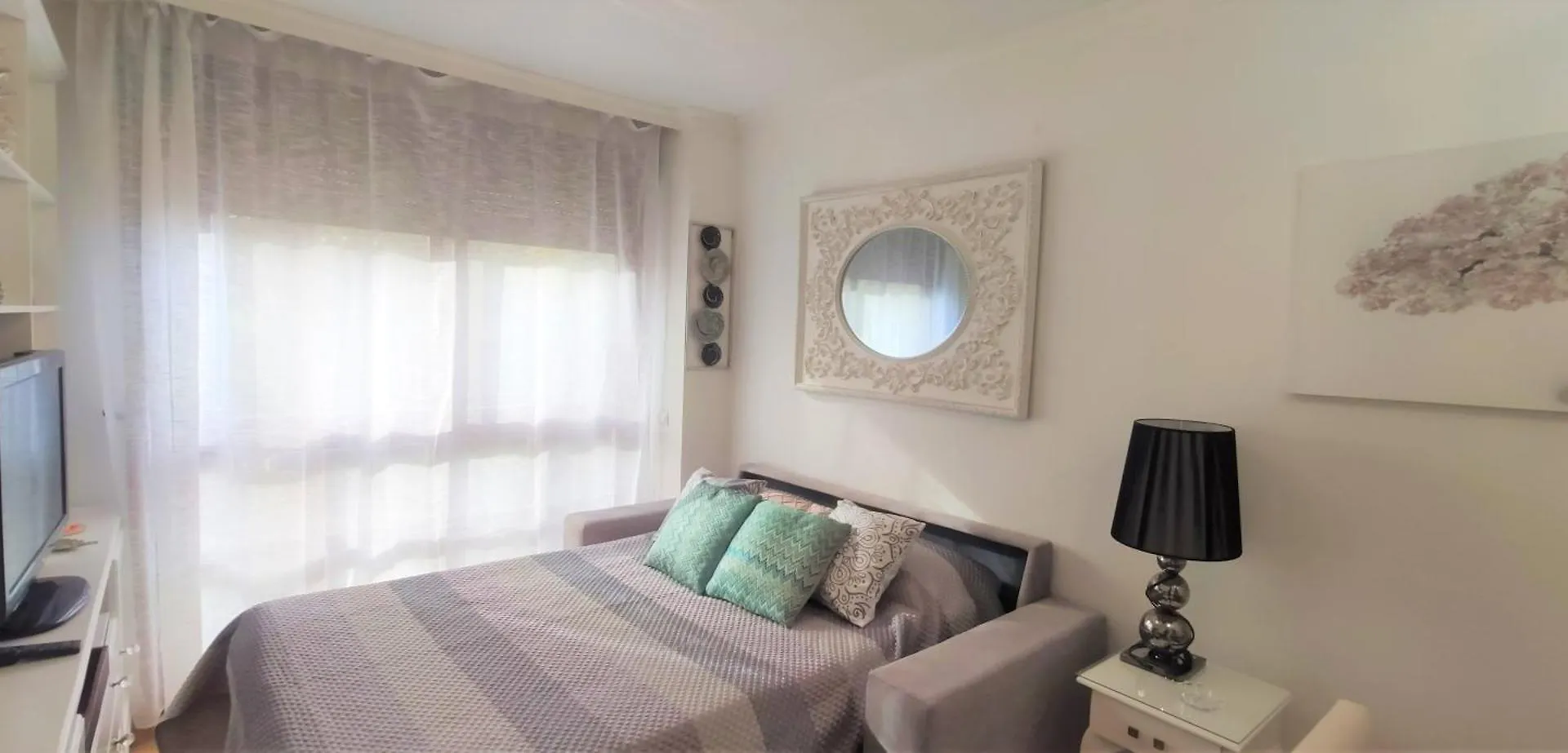 Deyanira New Suite Madrid Airport