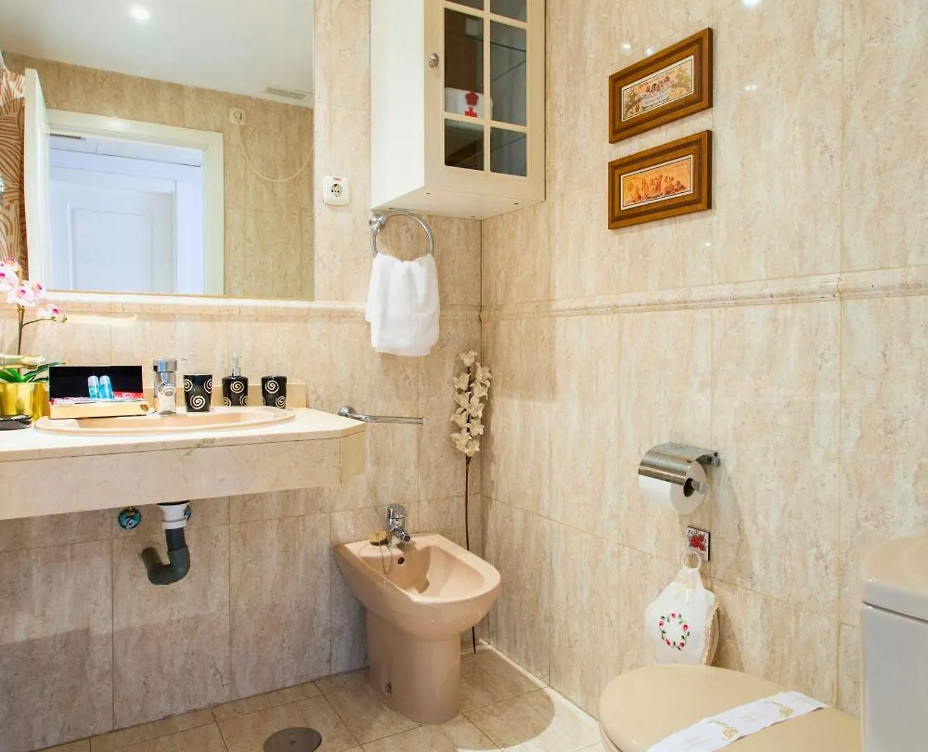 Deyanira New Suite Madrid Airport 0*,