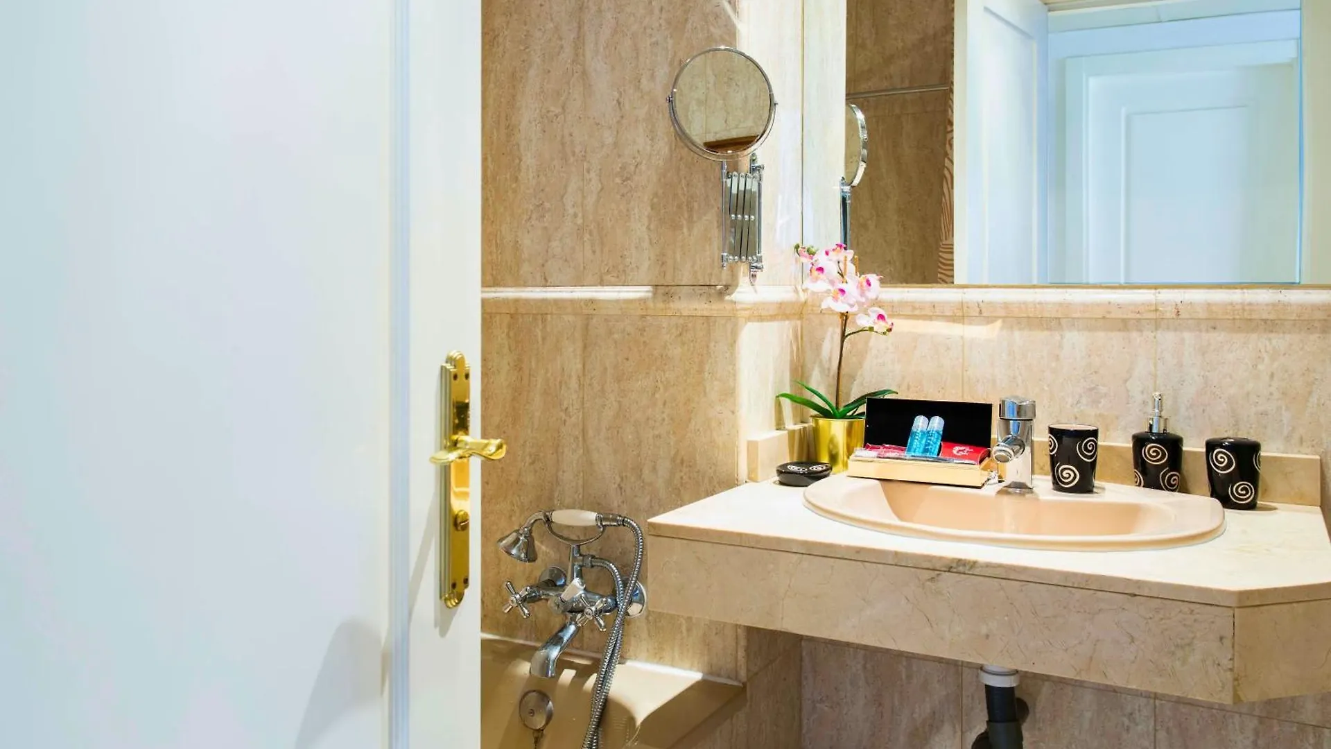 Deyanira New Suite Madrid Airport Apartment
